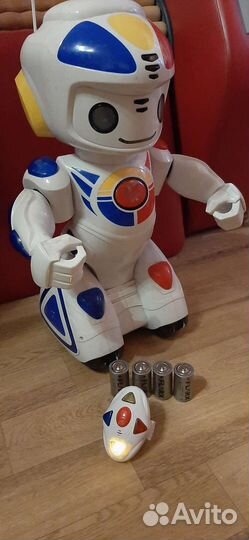 Робот с пультом говорящий