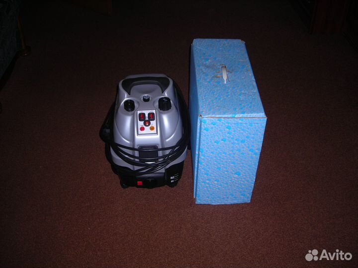 Моющий пылесос с парагенератором Аквилон.Белый кот