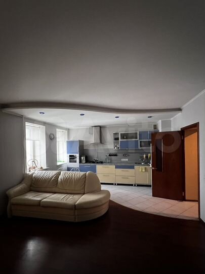 2-к. квартира, 72,1 м², 9/10 эт.