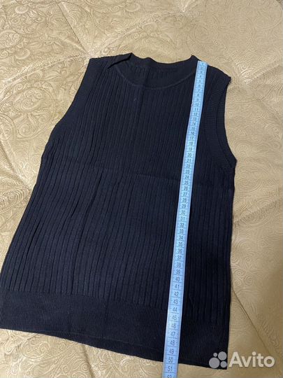 Белая майка и черная майка