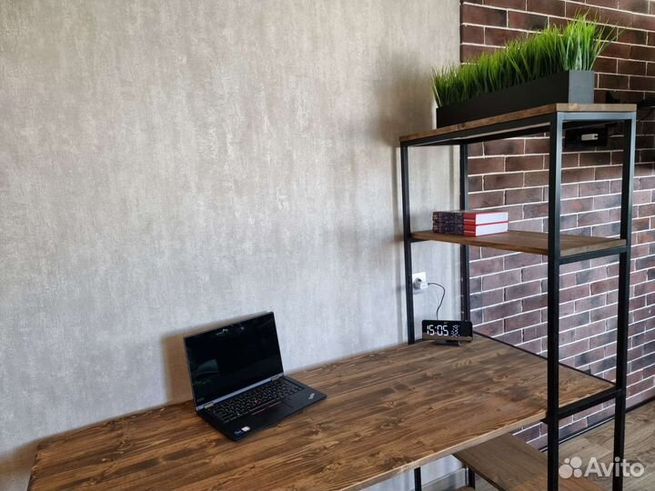 Рабочий стол со стеллажом