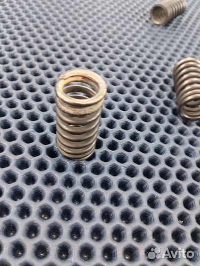 Suzuki RF900R T703 пружина клапана