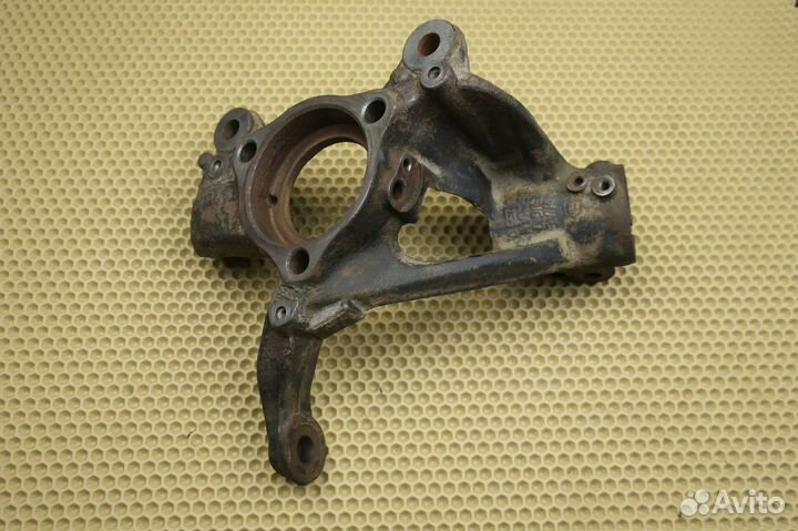 Кулак поворотный левый VW Golf 7