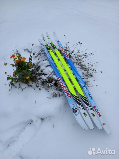 Лыжи пластиковые. беговые детские 140см(новые)