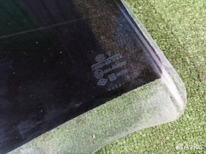 Стекло дверное заднее правое Renault Logan седан