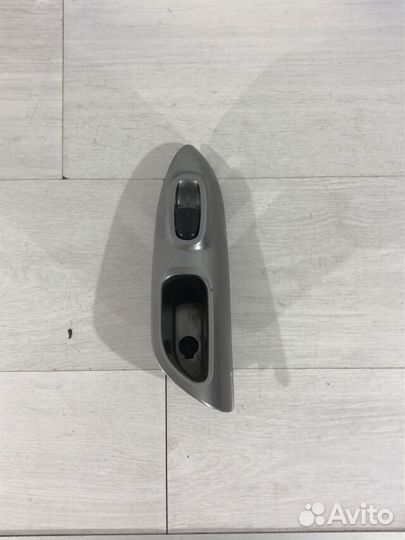 Кнопка стеклоподъемника задняя nissan juke 1.6 мт