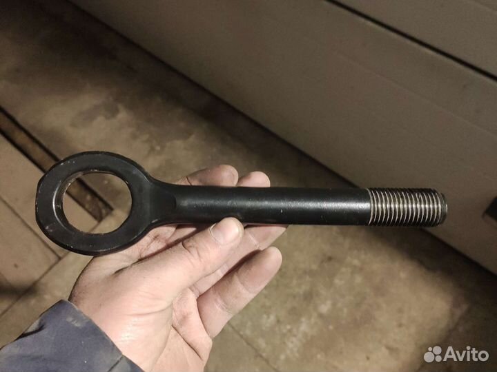 Буксировочный болт