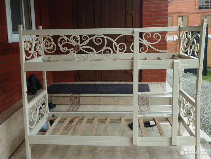 Детская двухярусная кровать