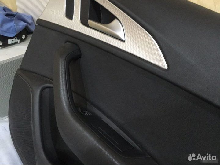 Обивка правой задней двери задняя правая Audi A6