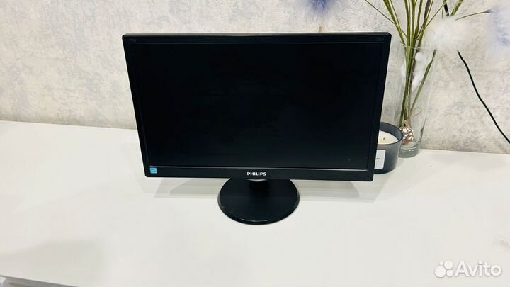 Монитор Philips 193v5l