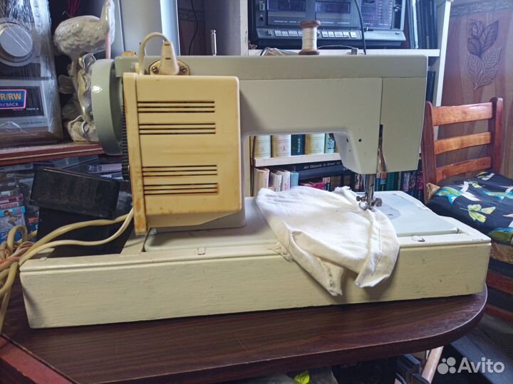 Швейная машина Чайка 134