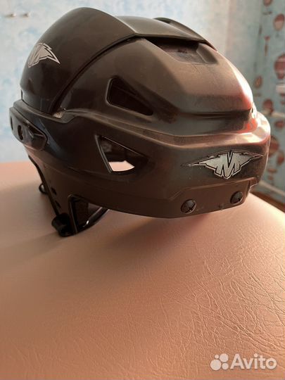 Хоккейный шлем