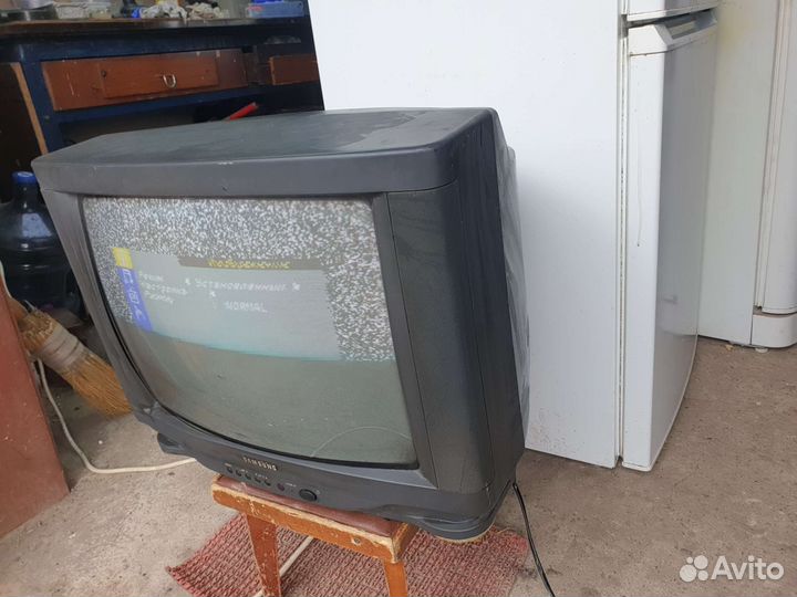 Телевизор Samsung 52см