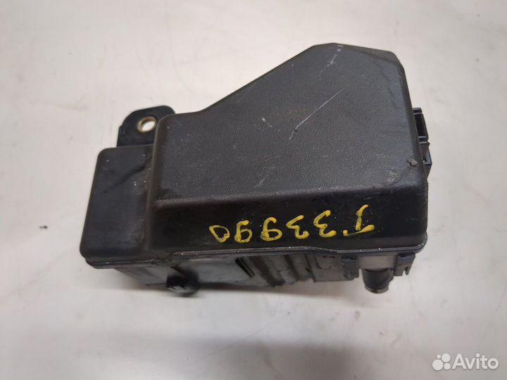 Блок предохранителей Toyota Avensis 2, 2003