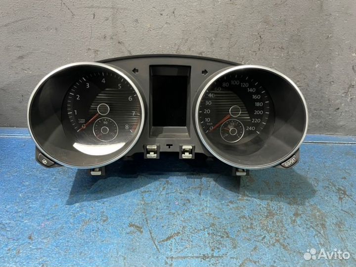 Щиток приборов Volkswagen Golf 6