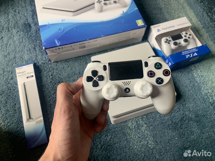 Sony PS4 Slim + 2 геймпада и 78 игр