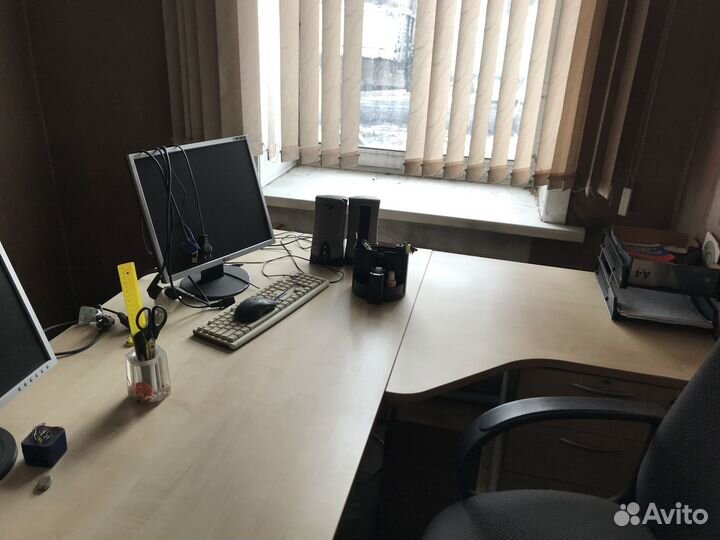 Стол для руководителя и для персонала