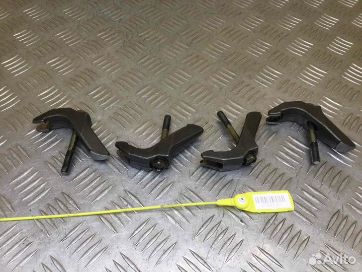 Скоба (кронштейн) крепления форсунки Nissan Terran