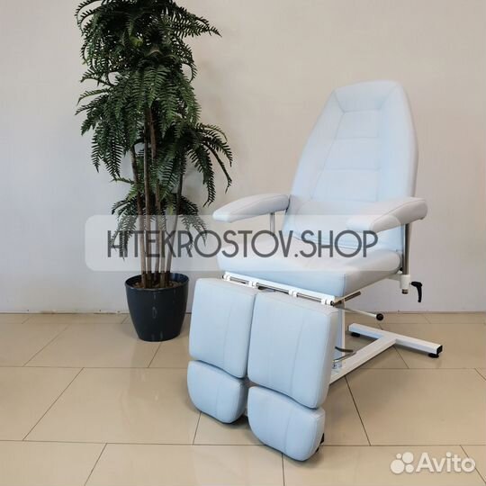 Педикюрное кресло белое