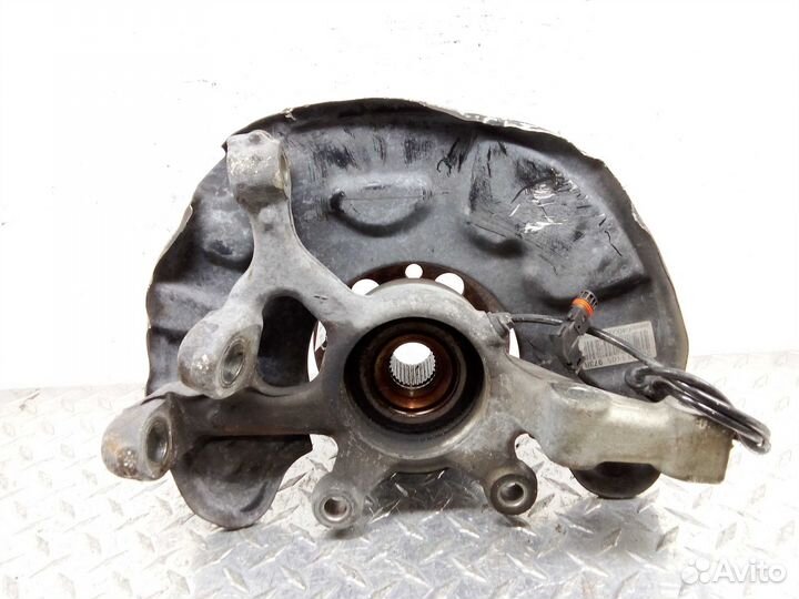 Кулак поворотный правый Mercedes GLK X204