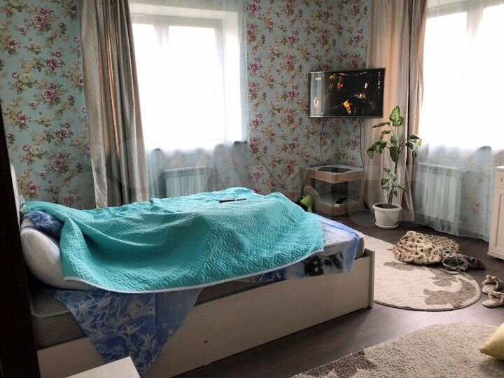 Дом 180 м² на участке 7 сот.