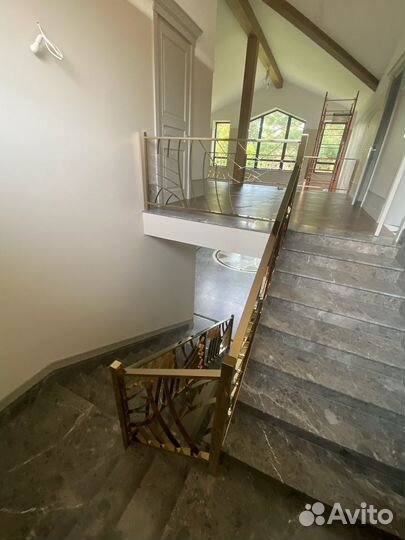 Металлическая лестница