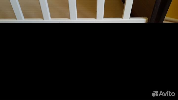 Детская кроватка с маятником и ящиком