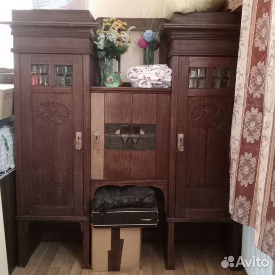 Антикварный шкаф буфет