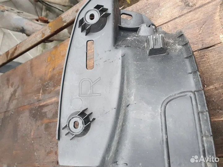 Накладка порога салона правая Пассат б6