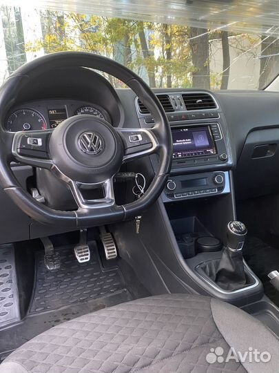 Volkswagen Polo 1.6 МТ, 2018, битый, 73 000 км