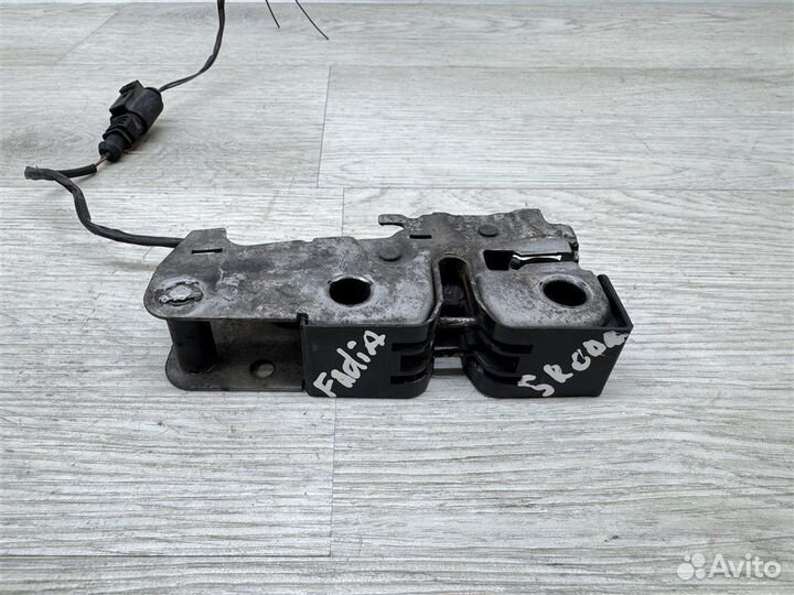 Замок капота Skoda Fabia 2 хетчбэк 1.6 TDI cayc