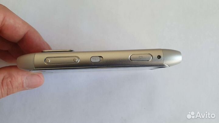 Телефон Nokia N8