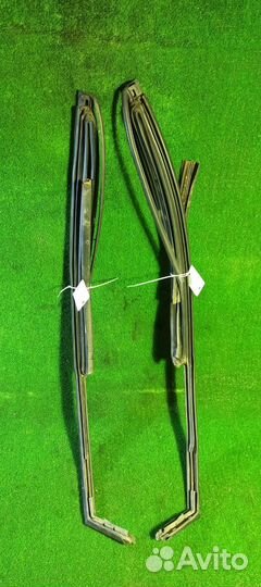 Уплотнитель стекла задней двери Nissan Primera