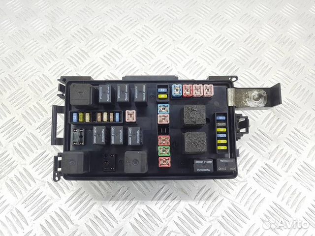 P05087269AH Блок предохранителей Chrysler 300C