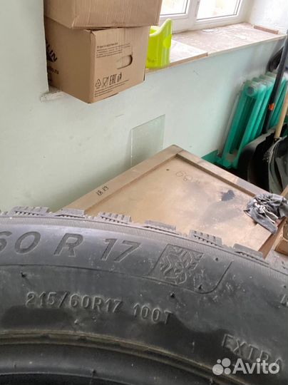 Michelin X-Ice North 4 215/60 R17