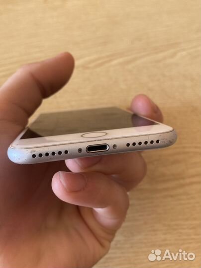 Телефон iPhone 7