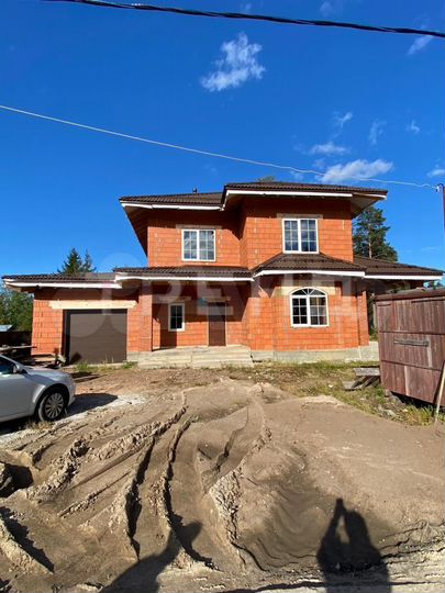 Таунхаус 200 м² на участке 10 сот.