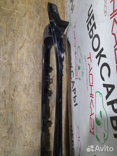 Накладка порога правая Toyota LC 200 (2008)