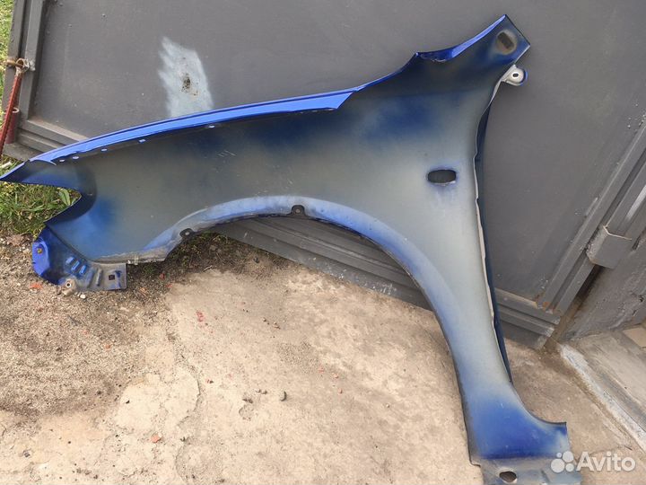 Крыло переднее правое mazda 3 bk седан
