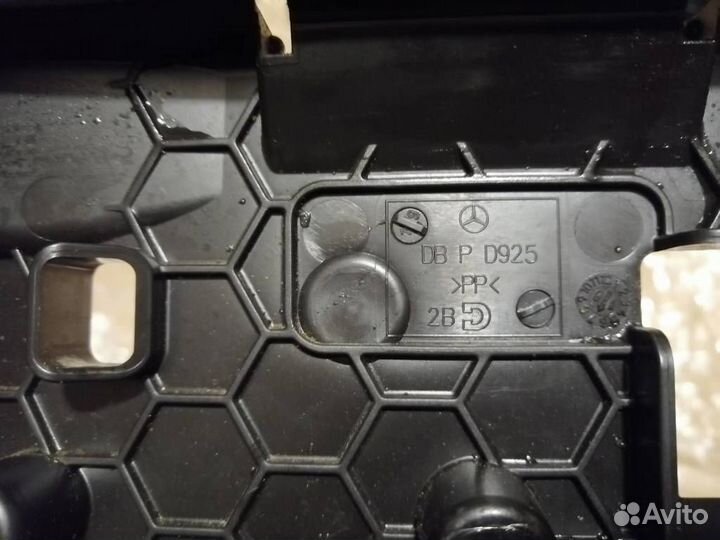 Крышка блока предохранителей Mercedes-Benz GLC-Кл