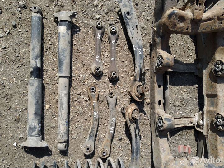 Задняя подвеска Ford Kuga 2,4WD 2013 года 1.6