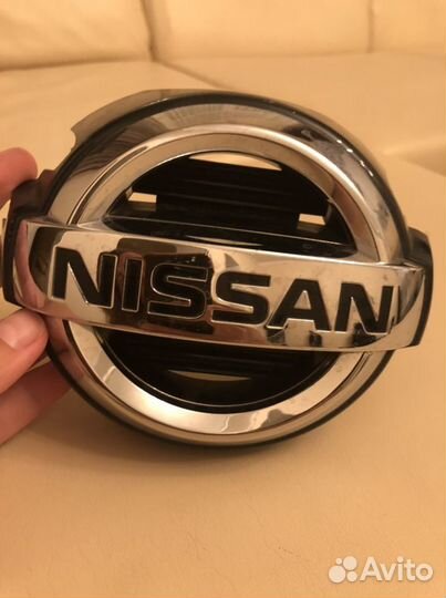 Значок эмблема nissan fuga