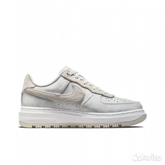 Nike Air Force 1 Low summit white