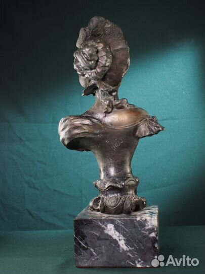 Бронзовый бюст 