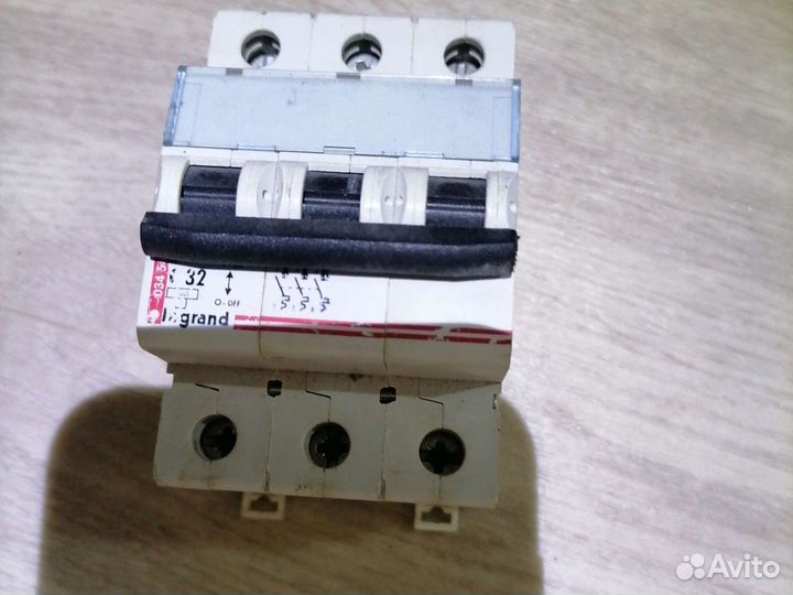 Автоматический выключатель Legrand 6048 35