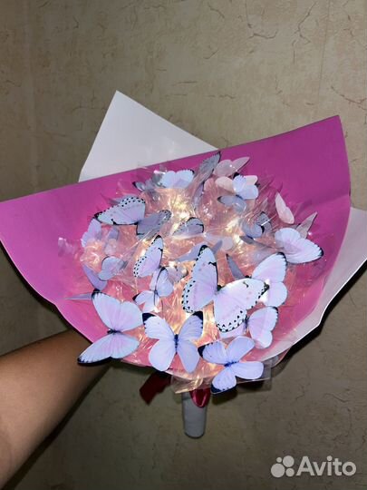 Букет из бабочек с гирляндой