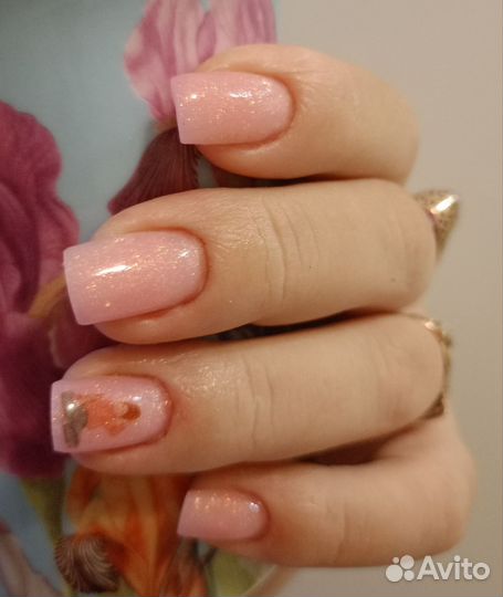 Модель на маникюр