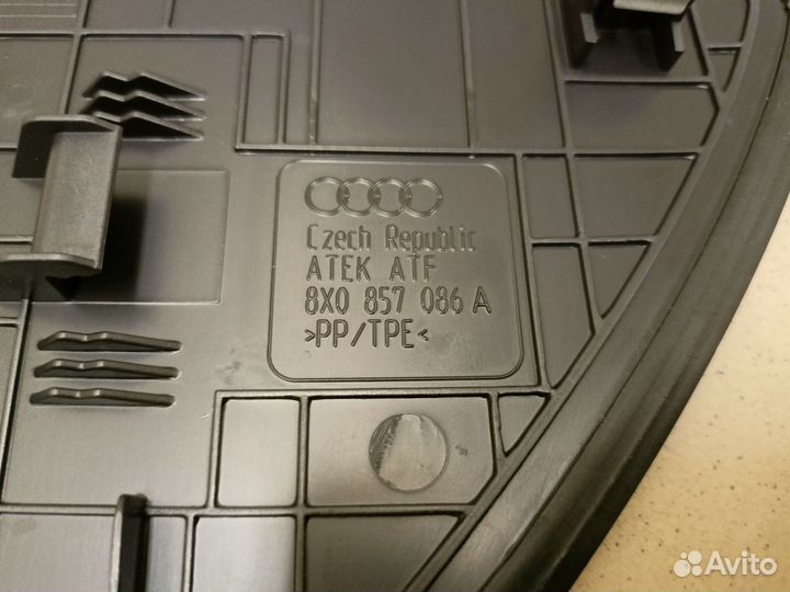 Накладка (кузов внутри) A1 2010