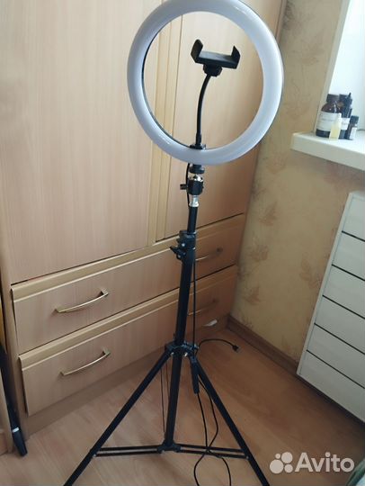 Кольцевая лампа со штативом