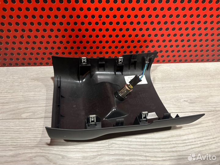 Накладка декоративная на торпедо Volvo Xc60 2019